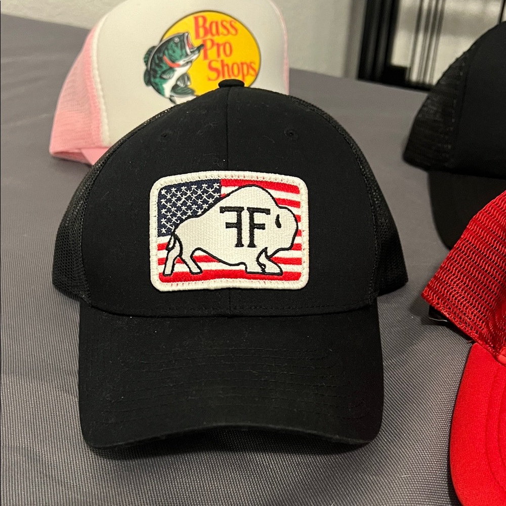 Trucker/Mesh hat bundle - Picture 2 of 13